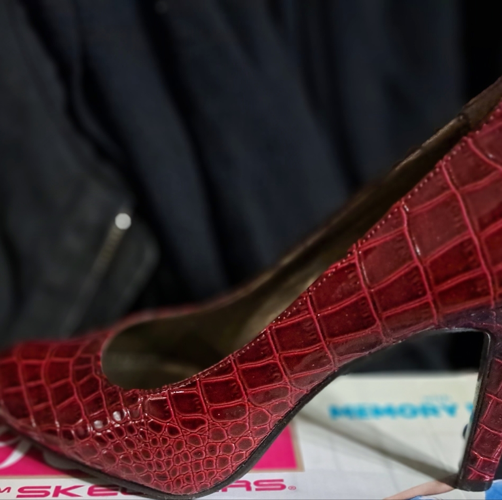 Liz Clayborne Flex High Heels